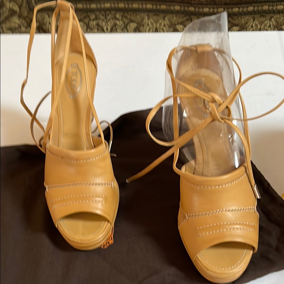 Tod’s 39.5 Tan Leather Ankle Wrap Heels Run Large